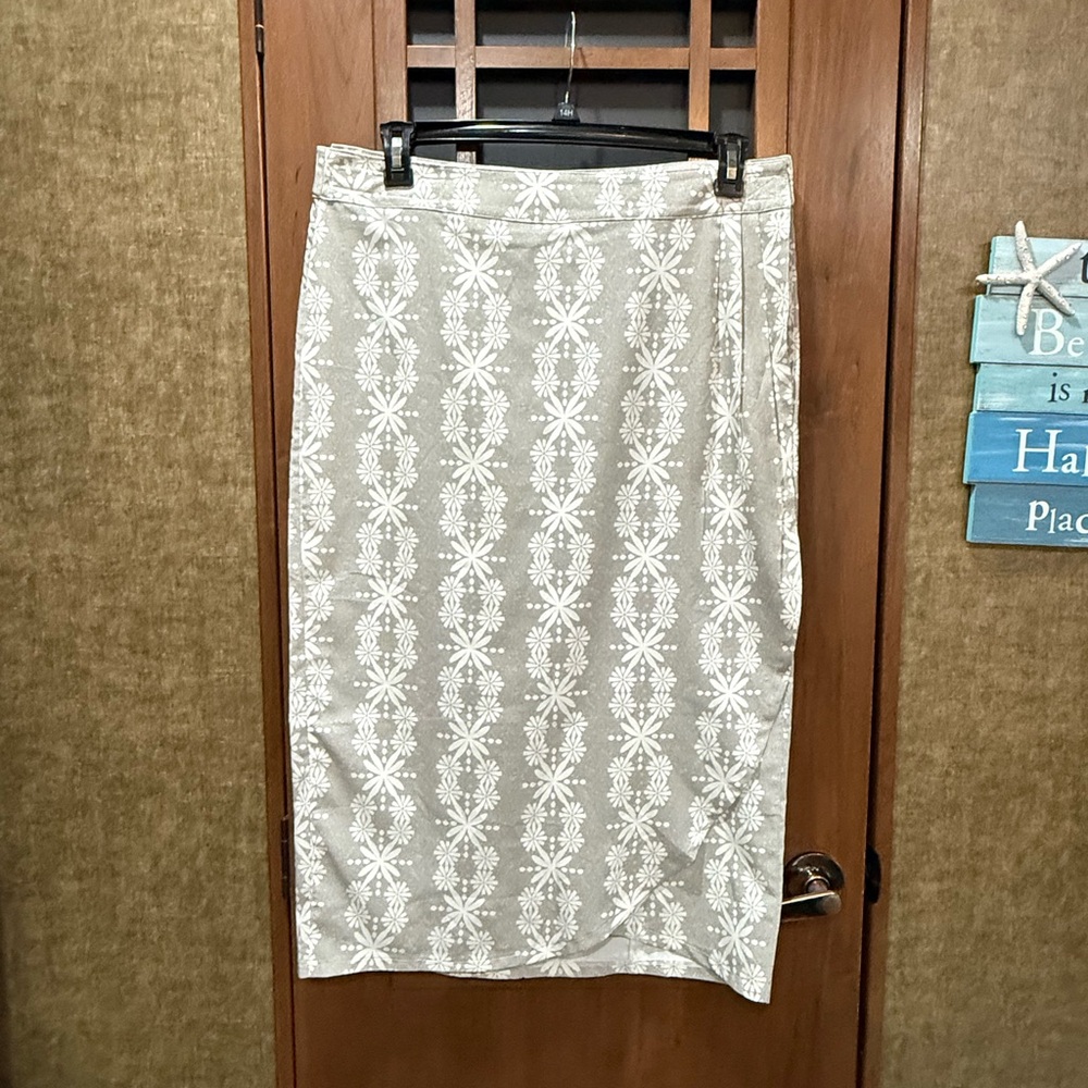 Ripskirt Hawaii Length3 Large EUC ONLY HAS KEY CARD POCKET